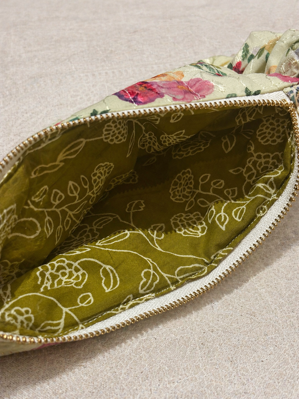 Blaire Frilly Pouch - Wildflower Stitch
