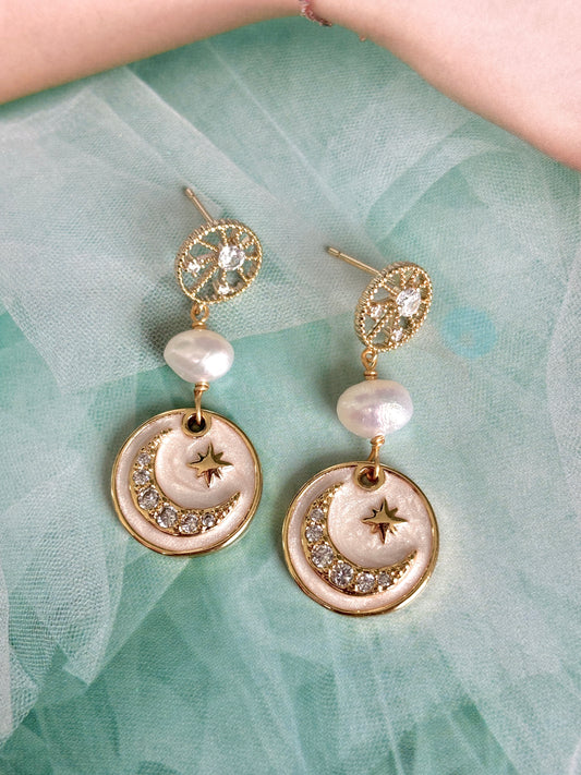 ELARA Pearl Earrings