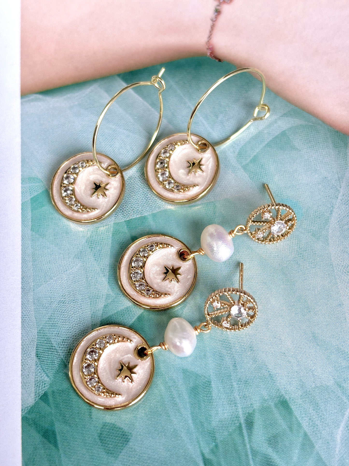 ELARA Pearl Earrings