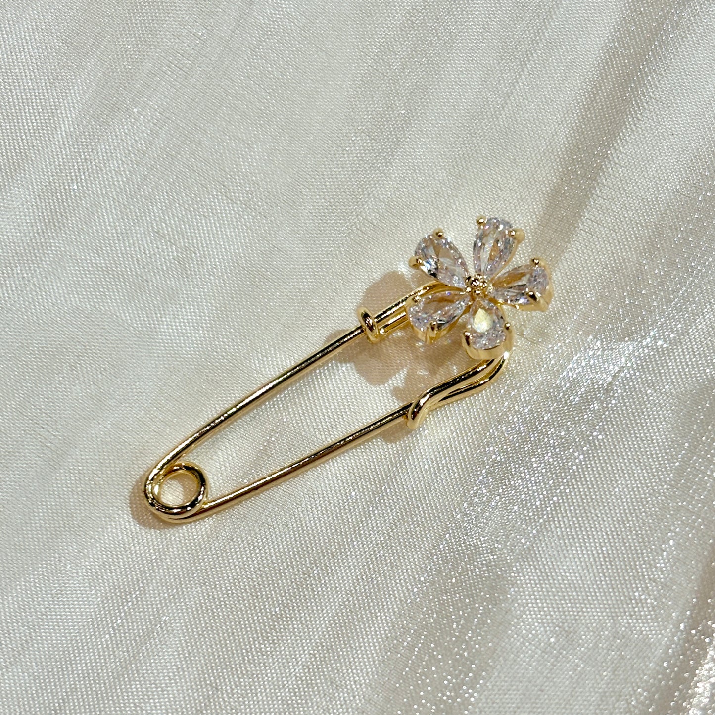 FLEUR Brooch Pin