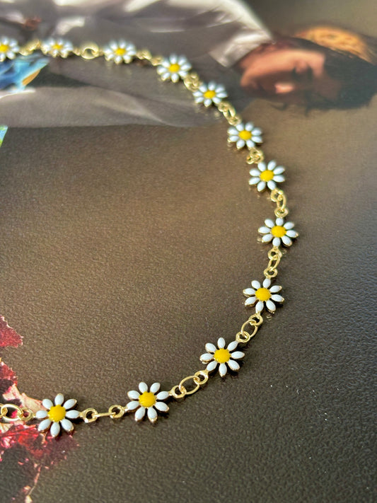 Daisy necklace