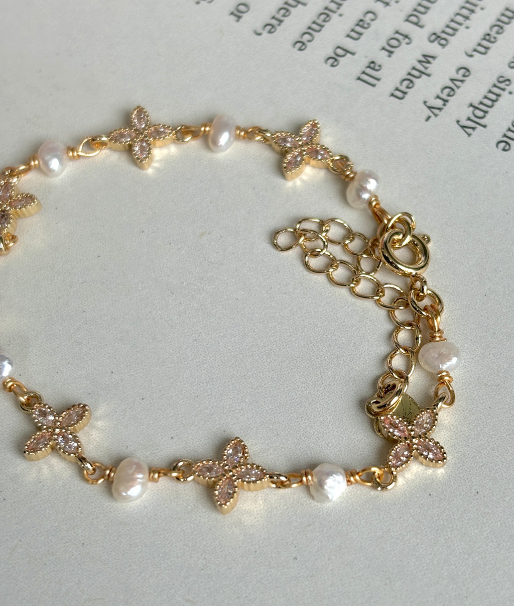 Amelia Pearl Bracelet