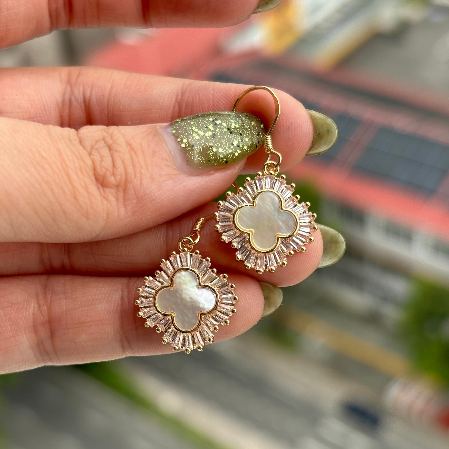 TREFLE Mother of Pearl Earrings