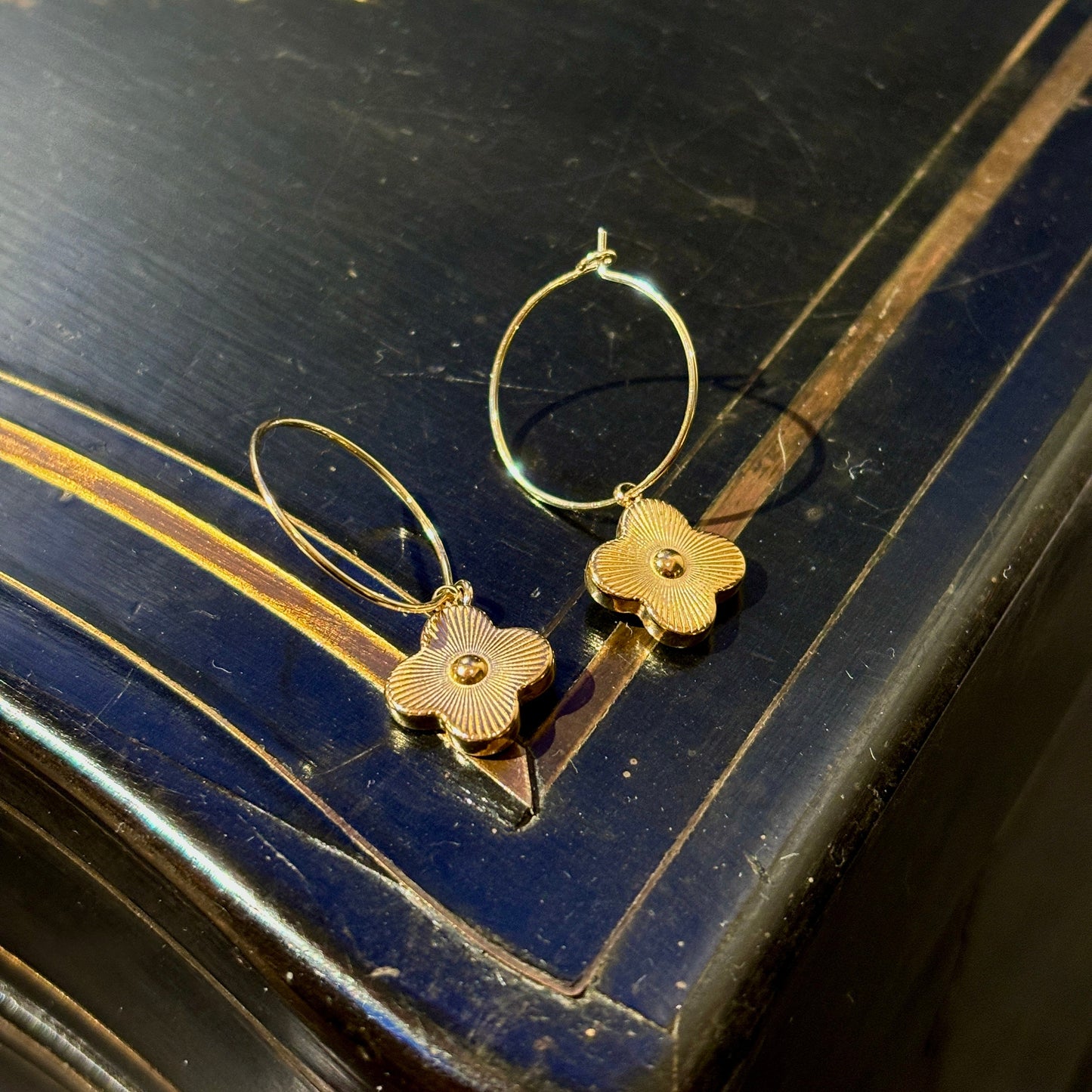 GENEVE Clover Ear Hoops